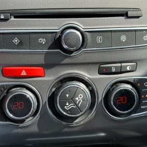 CITROËN
CITROEN C4 CITROEN C4 VTI 110 CV PURETECH MILLENIUM CITROËN
CITROEN C4 CITROEN C4 VTI 110 CV PURETECH MILLENIUM