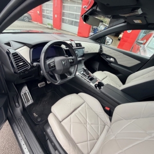 CITROËN
DS 7 CROSSBACK DS 7 CROSSBACK 1.6 E-TENSE 225 RIVOLI CITROËN
DS 7 CROSSBACK DS 7 CROSSBACK 1.6 E-TENSE 225 RIVOLI