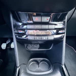 PEUGEOT 2008 PEUGEOT 2008 HDI 100 CV GT LINE