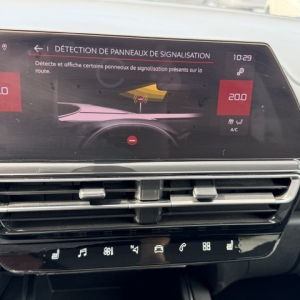 CITROËN
C5 AIRCROSS CITROEN C5 AIRCROSS II 1.5 HDI 130 SHINE EAT8 CITROËN
C5 AIRCROSS CITROEN C5 AIRCROSS II 1.5 HDI 130 SHINE EAT8