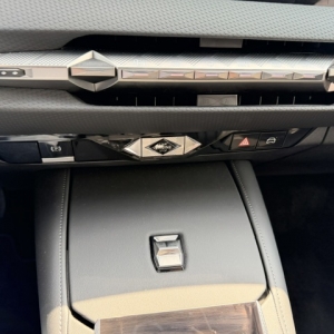 CITROËN
DS4 DS 4 II 1.6 HYBRIDE E-TENSE 225 RIVOLI AUTO CITROËN
DS4 DS 4 II 1.6 HYBRIDE E-TENSE 225 RIVOLI AUTO