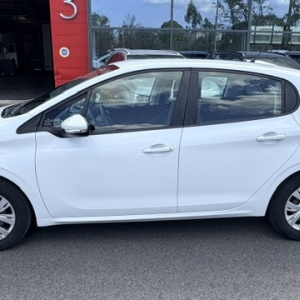 PEUGEOT
208 PEUGEOT 208 1.0L 68 CV ACTIVE 5 PORTES PEUGEOT
208 PEUGEOT 208 1.0L 68 CV ACTIVE 5 PORTES