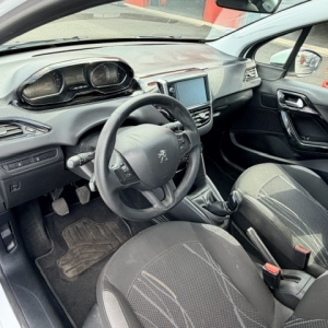 PEUGEOT
208 PEUGEOT 208 1.0L 68 CV ACTIVE 5 PORTES PEUGEOT
208 PEUGEOT 208 1.0L 68 CV ACTIVE 5 PORTES