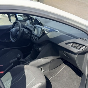 PEUGEOT
208 PEUGEOT 208 1.0L 68 CV ACTIVE 5 PORTES PEUGEOT
208 PEUGEOT 208 1.0L 68 CV ACTIVE 5 PORTES