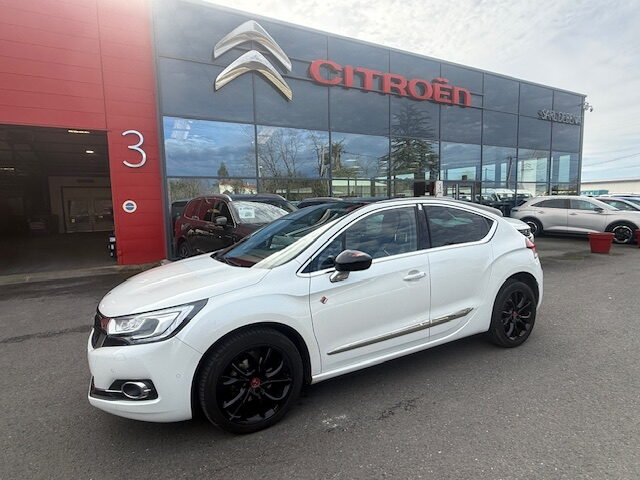 DS 4 (2) 1.2 PureTech 130 Performance Line Manuel, photo 1 sur 19